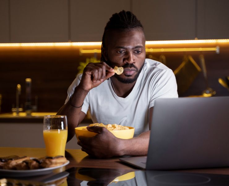 Eating Late at Night and Weight Gain: What the Science Says