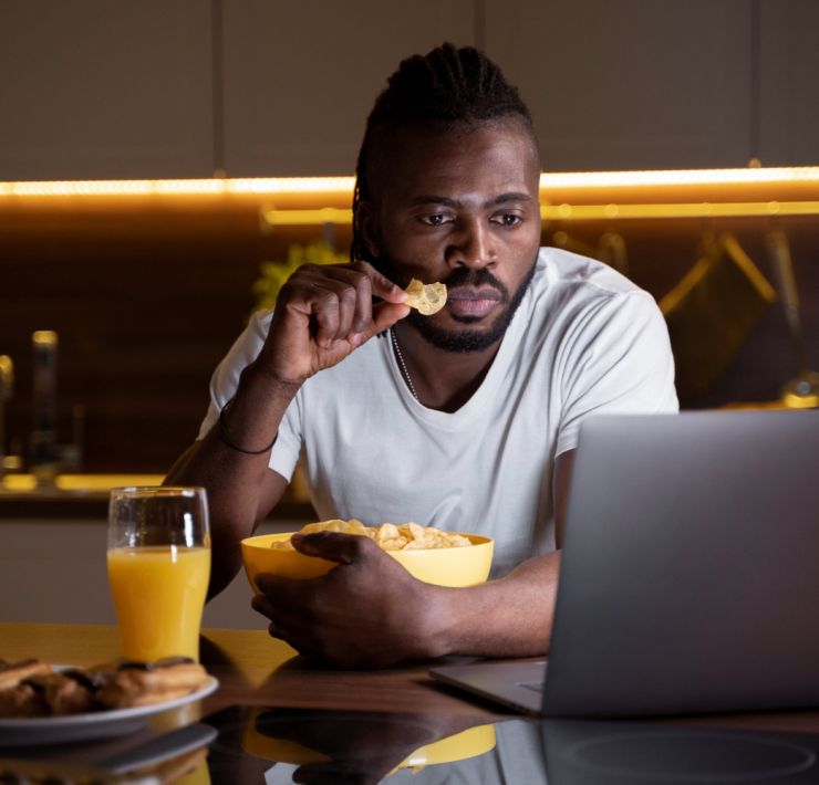 Eating Late at Night and Weight Gain: What the Science Says